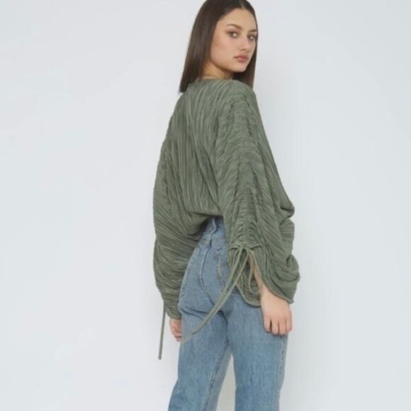 4SI3NNA Women's NWT Green Drop Shoulder Dolman V Neck Pleated Boho Bodysuit XS - Picture 3 of 7